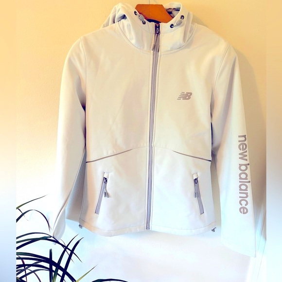 New Balance Jackets & Blazers - 🔥🔥 New Balance. White hooded jacket.